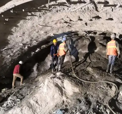 吉利拱顶带模注浆料的施工流程及注意事项